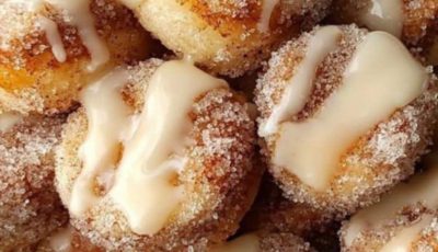 Blueberry Crumble Muffins (Bakery-Style)